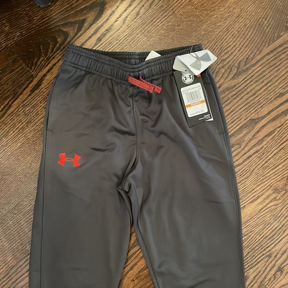 Under Armour boys, joggers size small with tags - Picture 4 of 4